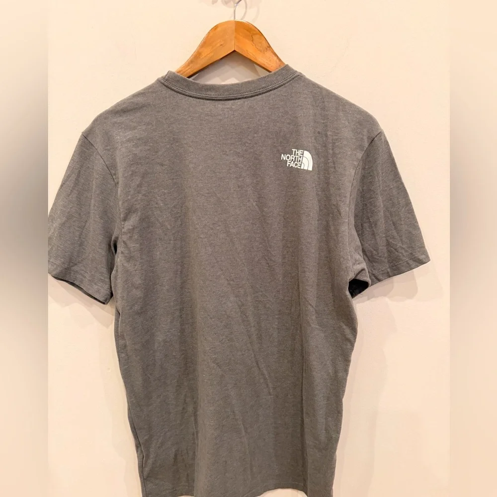 The North Face Graphic T Shirt Gray Red‎ White Blue Logo Mens XL Tee